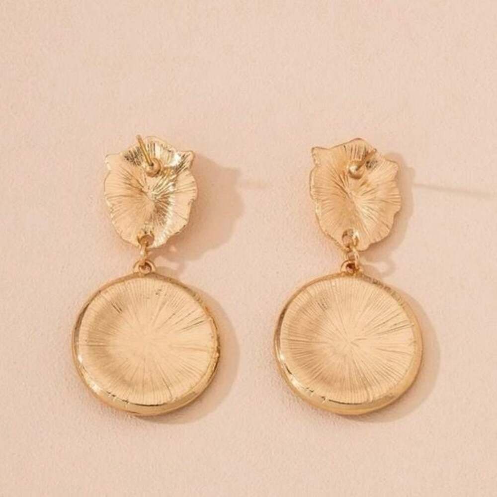 Golden & Black Lioness Dangle Earrings - Picture 3 of 3
